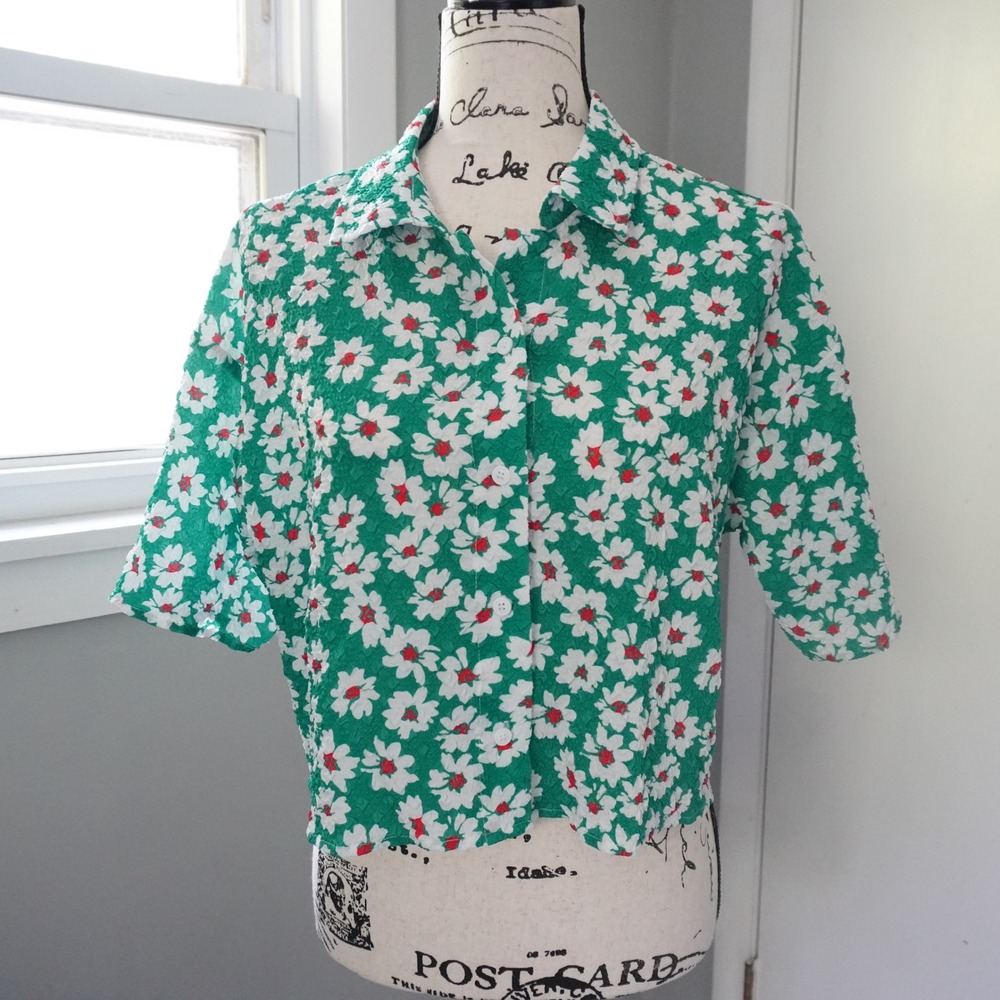 ACOA Green Daisy Floral Print Button M Crop Top Short Sleeve Cottage Boho Hippie